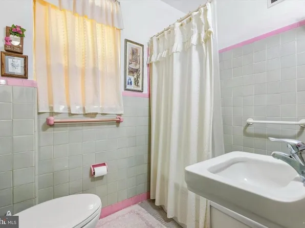 621 Hamilton St, Norristown, PA 19401