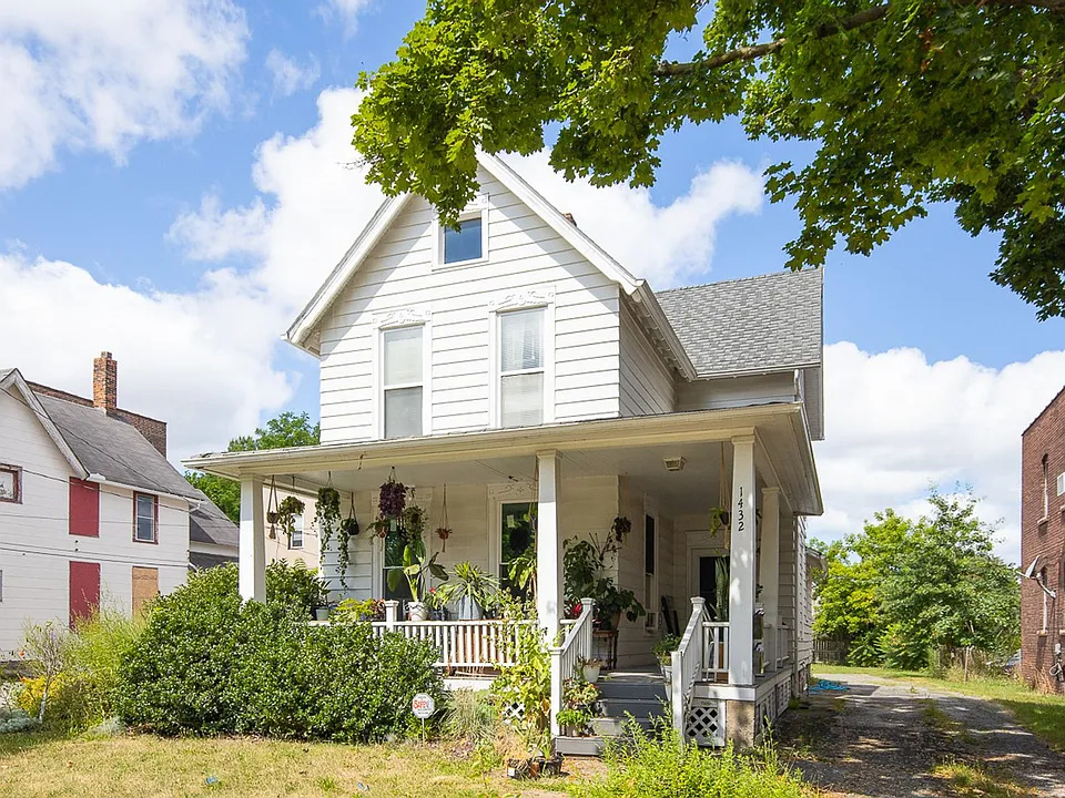 1432 W 110th St