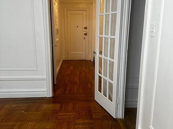 2nd image of 828 Gerard Ave APT 4D