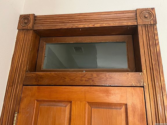 5th image of 432 W WOODLAWN AVE
