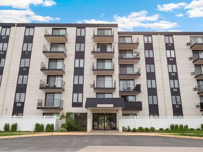 9737 N Fox Glen Dr APT 5C, Niles, IL, 60714