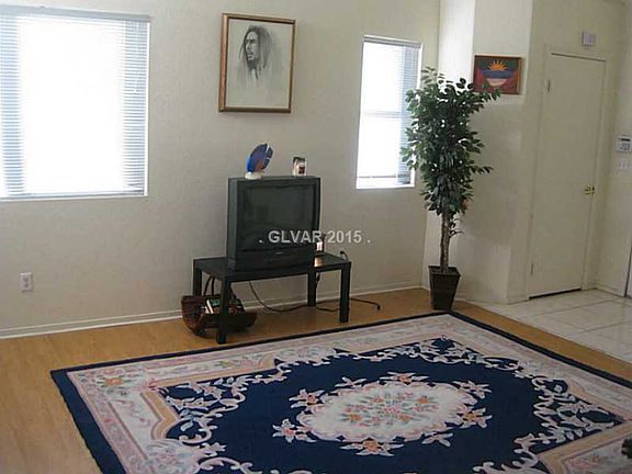 4th image of 2496 River Oaks Dr