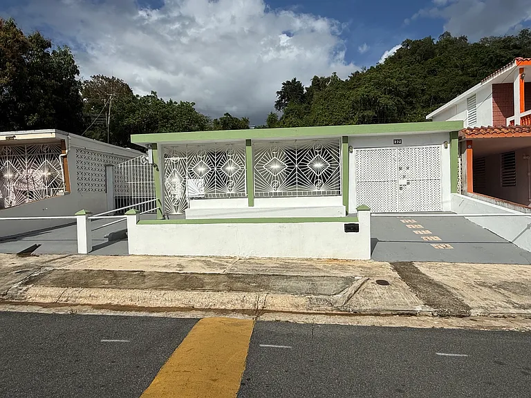 24 Calle Marginal Luchetti — Photo 1
