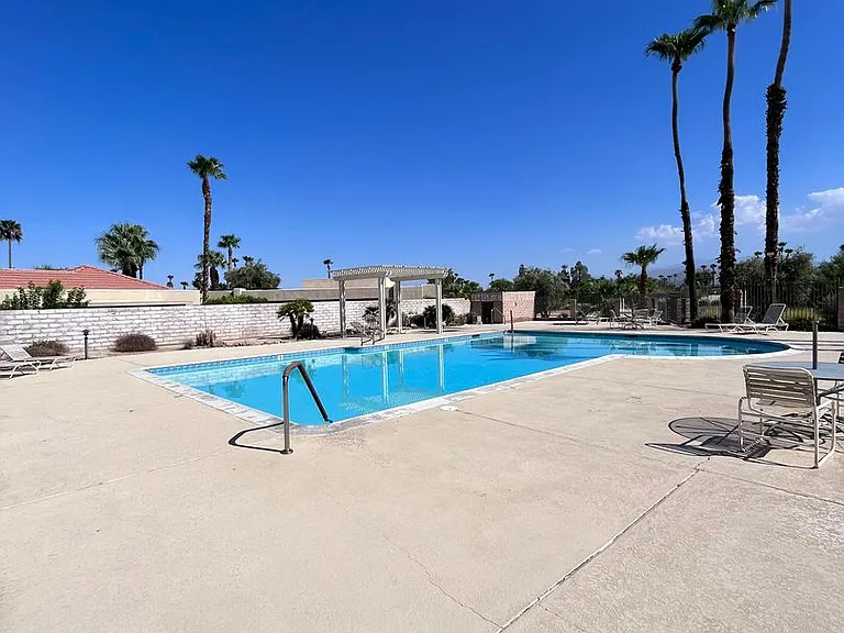 1426 Sunflower Cir N — Photo 2