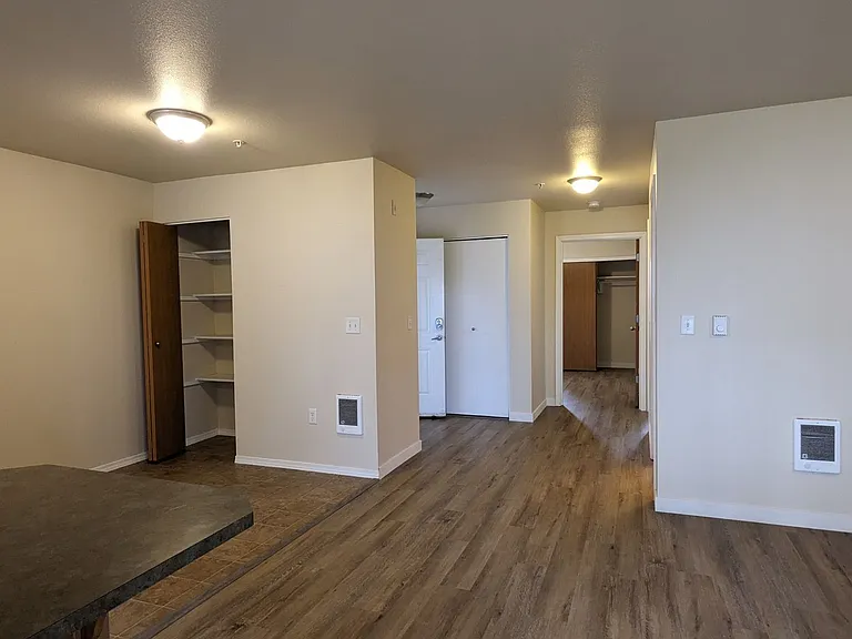 Wellesley Park Apartments — Photo 12