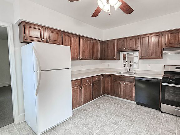 2nd image of 20 Phillips Pl