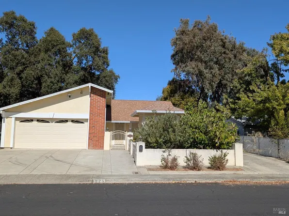 225 Woodhaven Drive, Vacaville, CA 95687