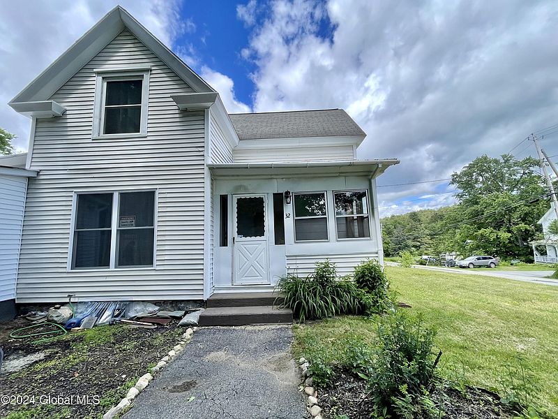 2nd image of 32 Horicon Avenue