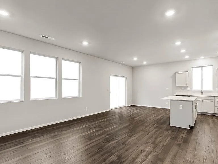 1441 SW Fielder Pl — Photo 9