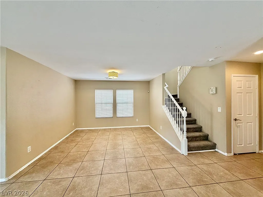 3 bed, 2.5 bath, 1723 sqft, $2,095 — Photo 3