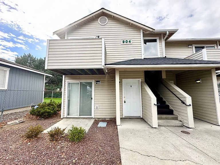 904 Juniper Ave — Photo 1