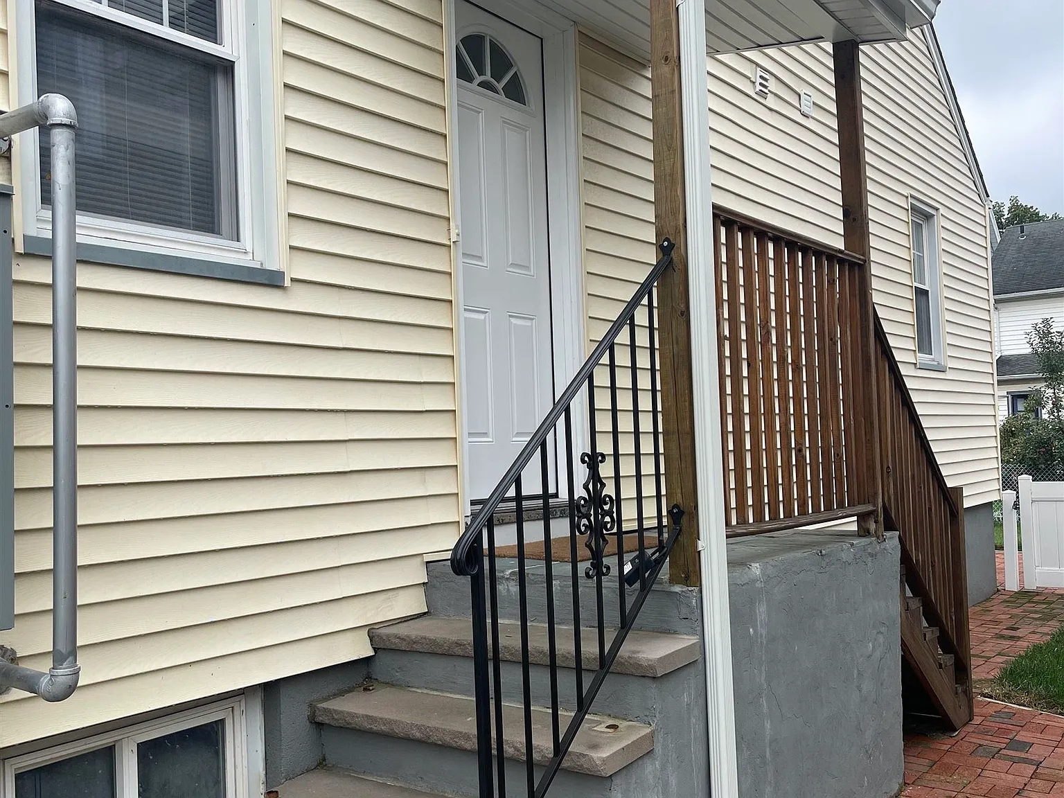 2 bed, 1.0 bath, $2,500 — Photo 2