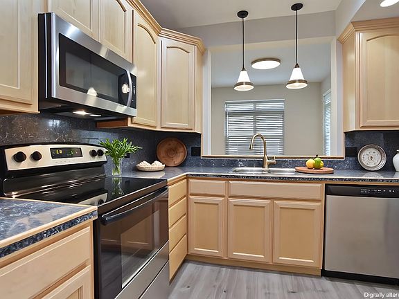 3rd image of 6986 Stagecoach Rd APT B