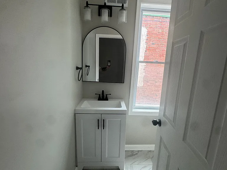 420 N Hobart St — Photo 12