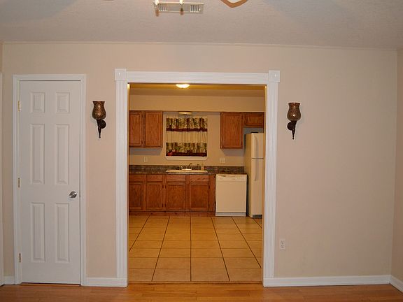 2nd image of 200 Greenwood Ave