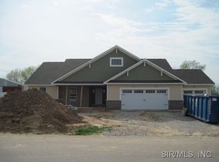 1443 Bridgehampton Rd, Troy, IL 62294