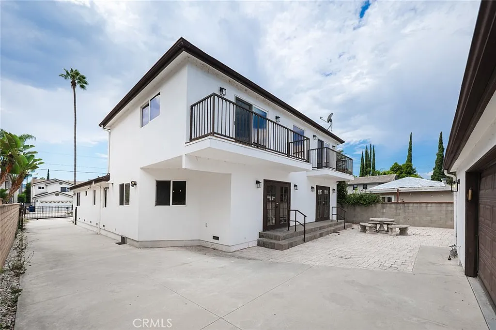 5 bed, 3101 sqft, $7,499 — Photo 4