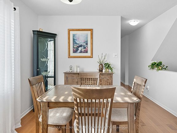 5th image of 10 Lakepointe Dr