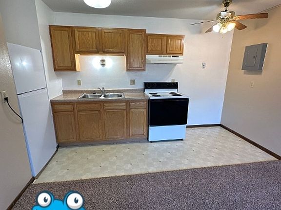 2nd image of 909 12th Ave NE APT 10