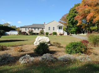 43 Mattapoisett Rd, Rochester, MA 02770