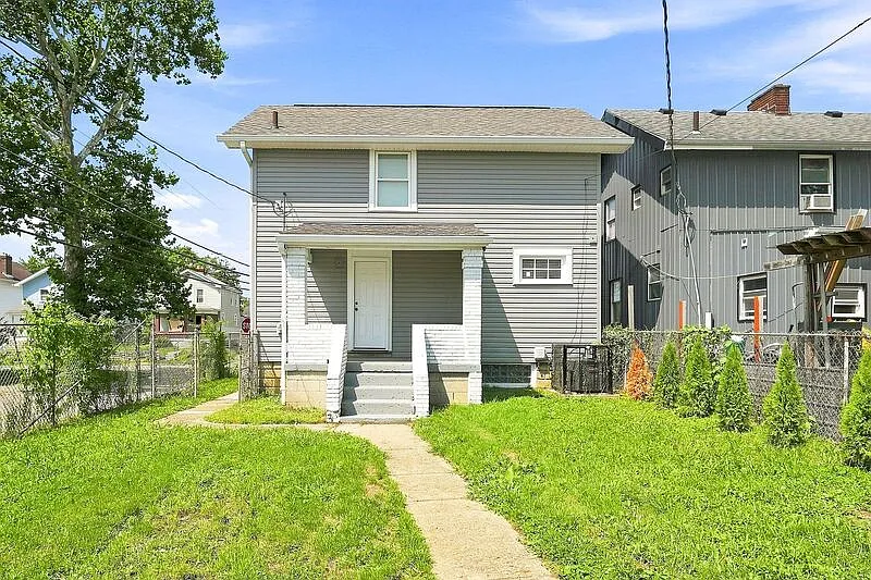 3 bed, 1.5 bath, $1,795 — Photo 2