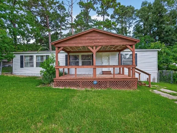 121 E Oak Shadows, Onalaska, TX 77360