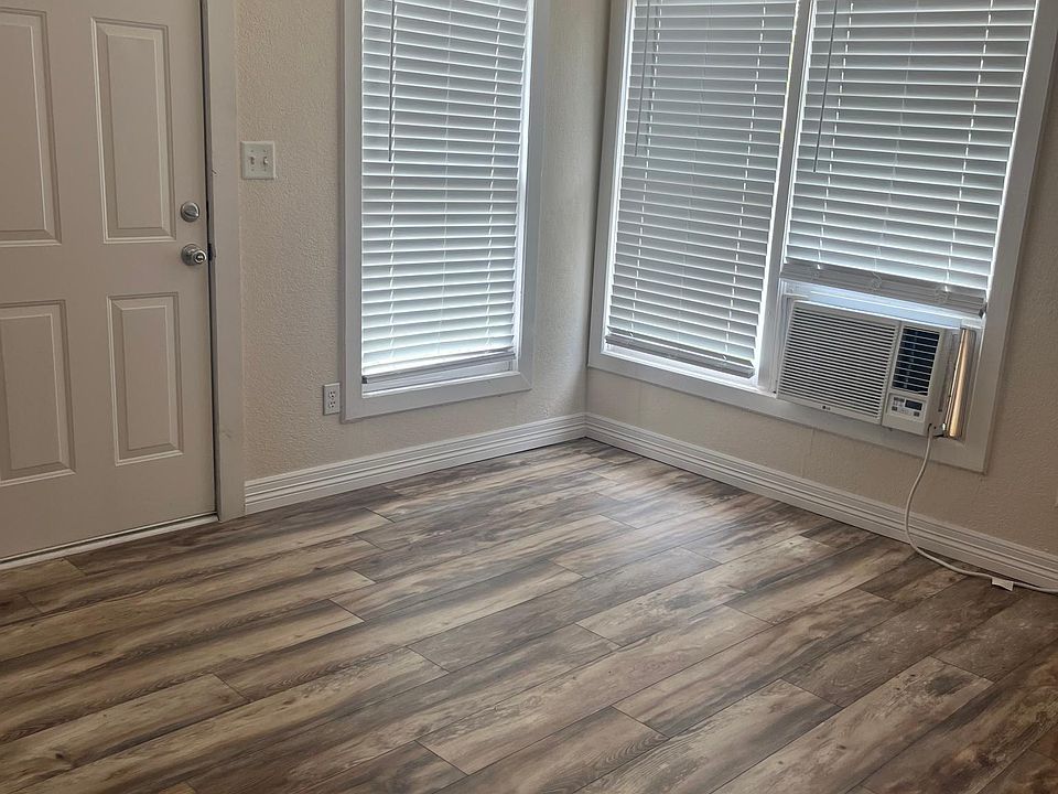 1st image of 205 W Wilbarger St