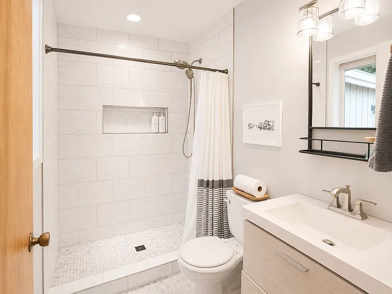Main Ensuite - Large Tile Shower