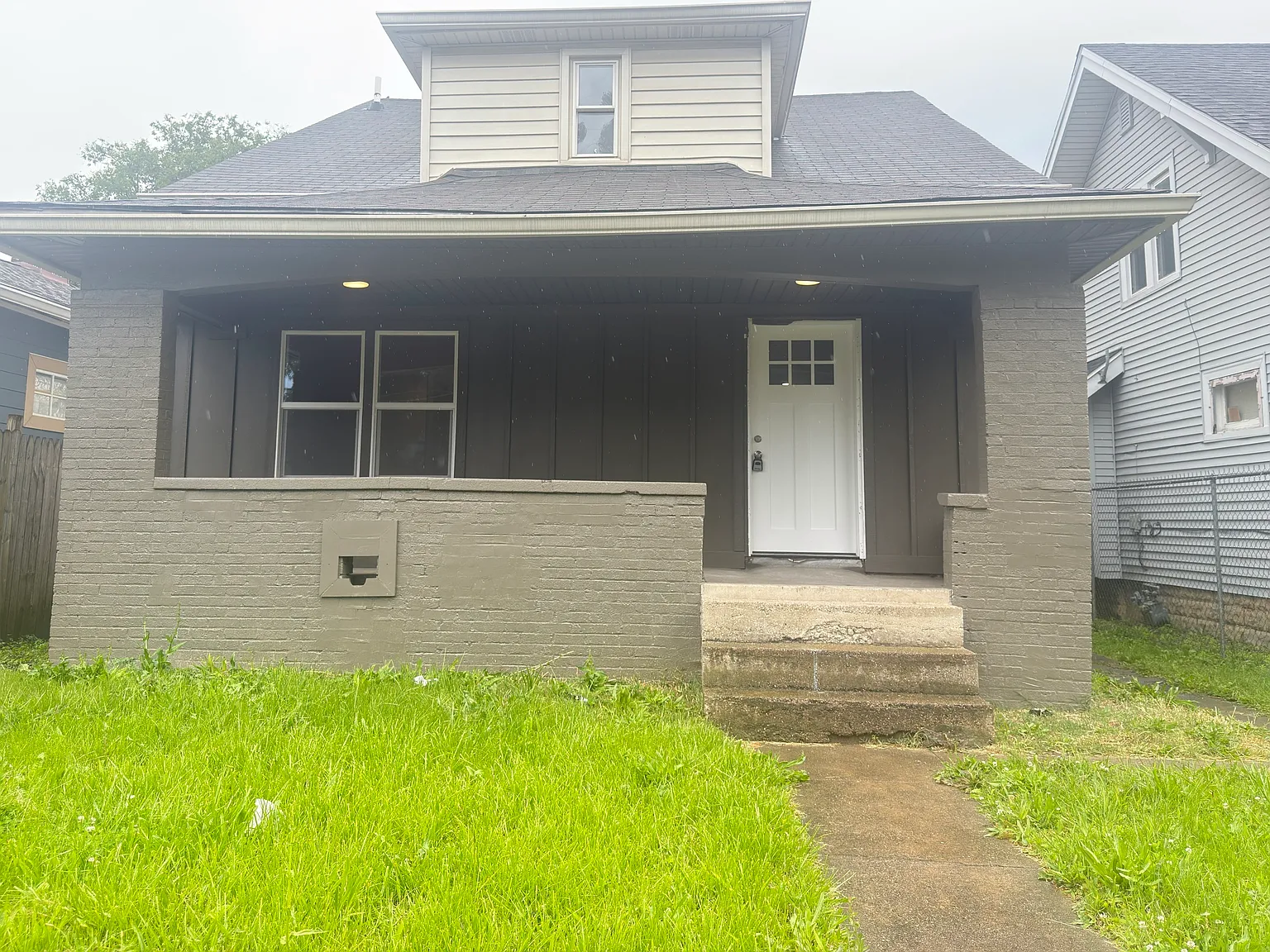 4 bed, 2.0 bath, 1918 sqft, $1,999 — Photo 1