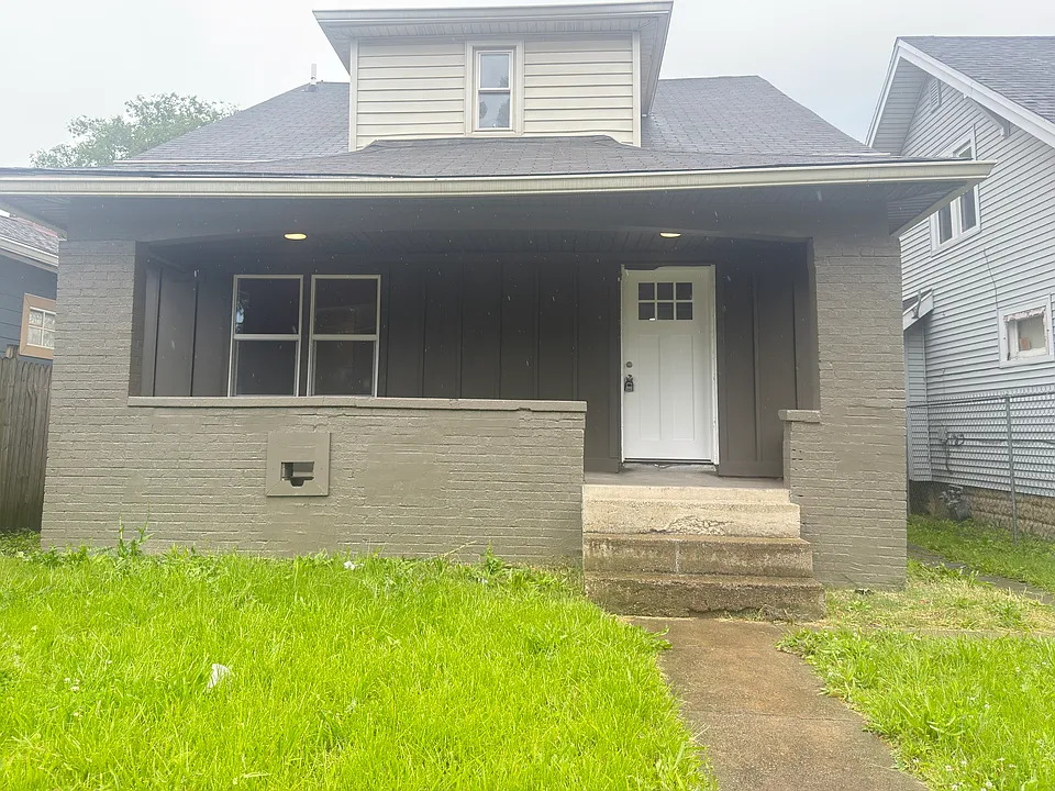 2822 E Michigan St