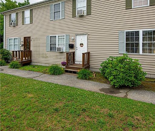 3rd image of 32 Hillwood St #2