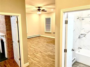 26 Courtland St #2L, Middletown, NY 10940