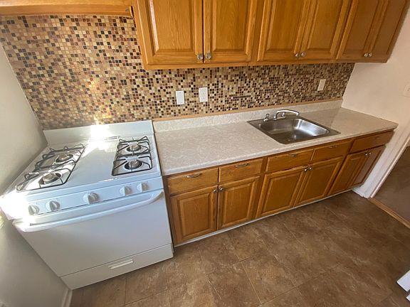 3rd image of 50 Fleetwood Ave APT 2