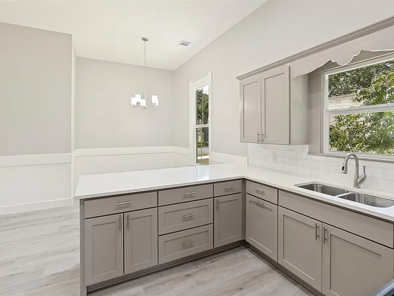 1159 San Bernard St — Photo 14