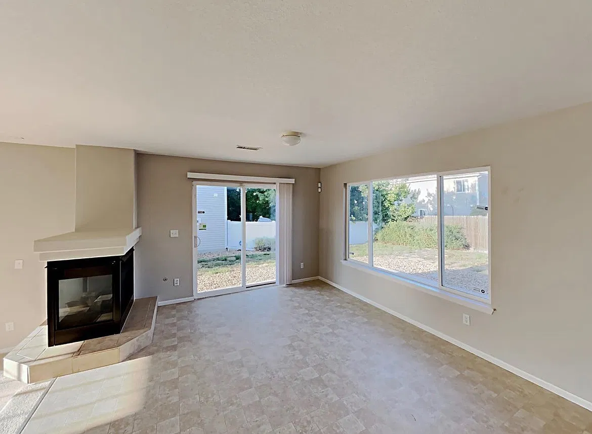 4 bed, 2.5 bath, 1858 sqft, $2,590 — Photo 2
