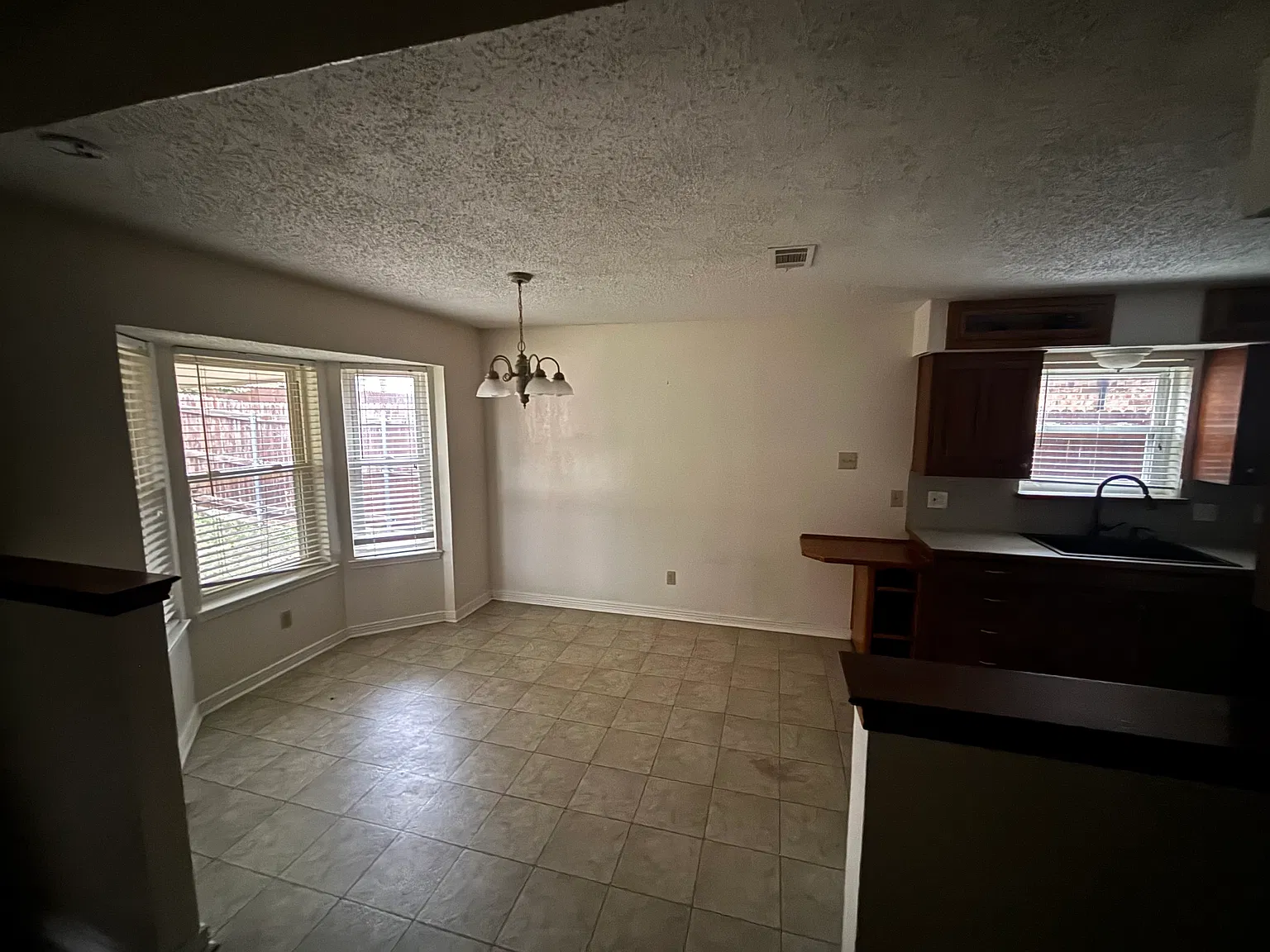 3 bed, 1426 sqft, $1,800 — Photo 4