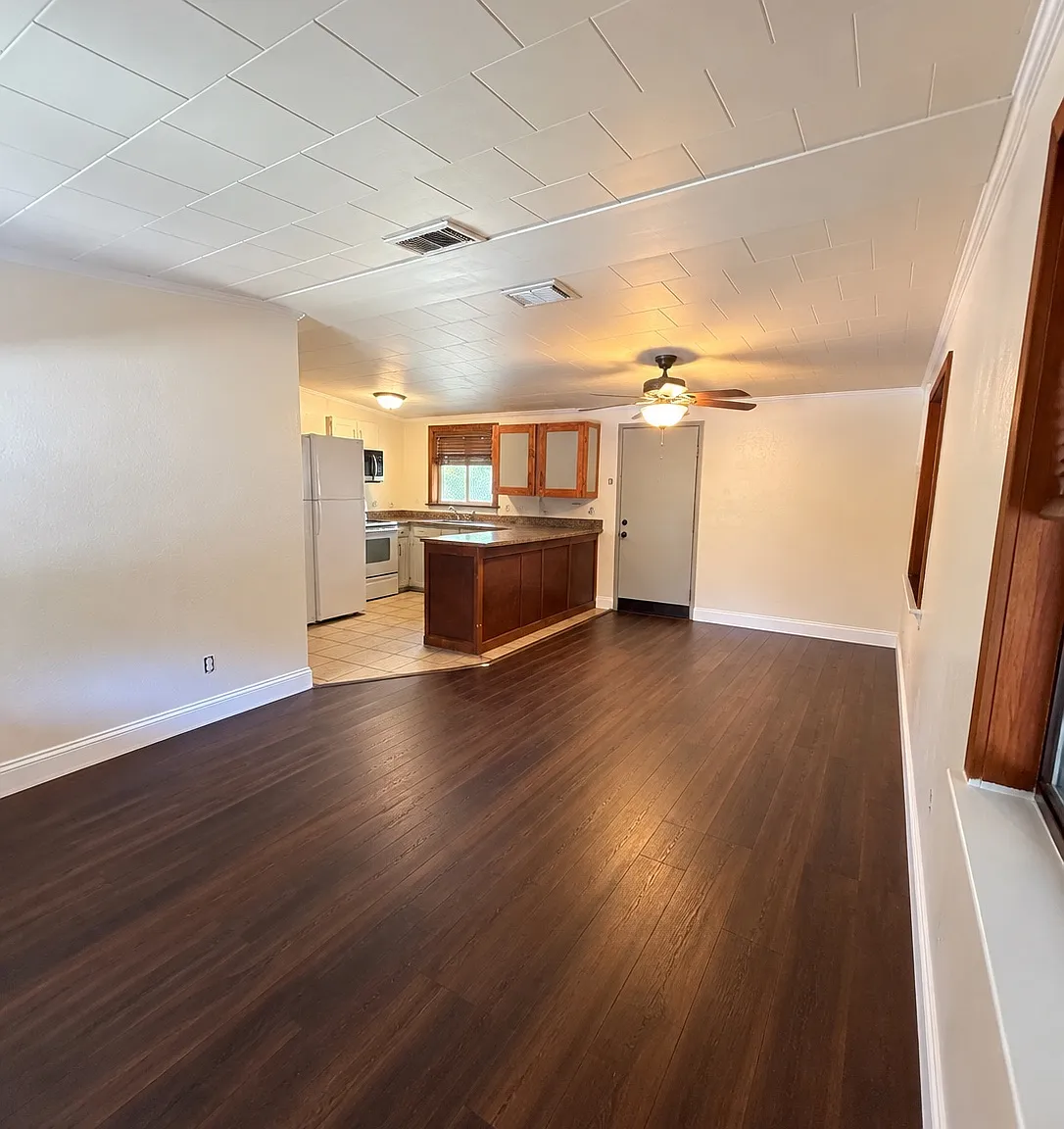 3 bed, $1,350 — Photo 2