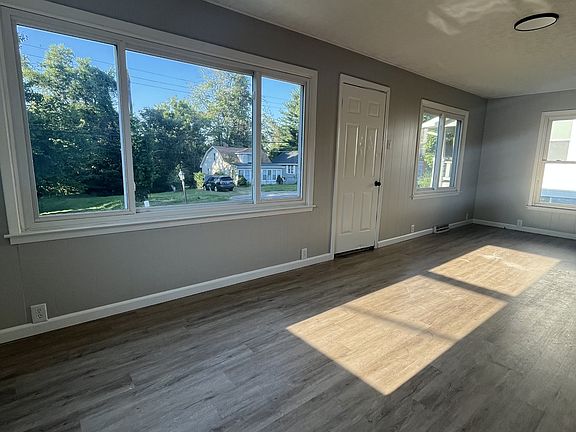 2nd image of 1014 Prickett Ave