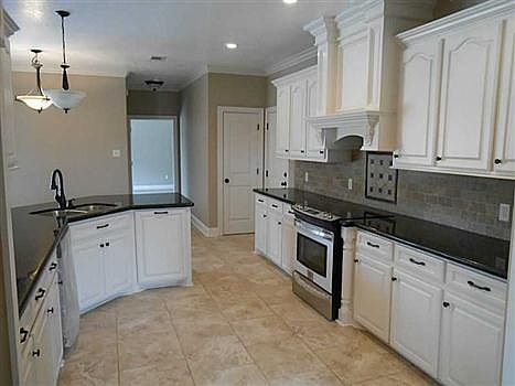 2nd image of 624 Jewell Ln #L
