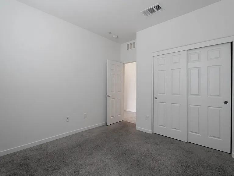 902 Bronzite St — Photo 31