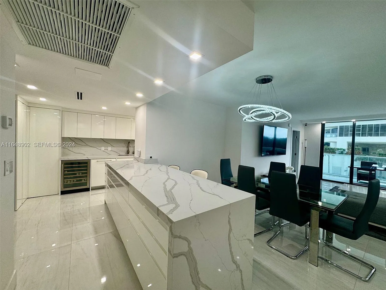 Balmoral Condo — Photo 4