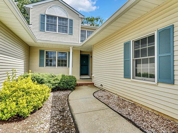 3rd image of 23 Cherrywood Cir