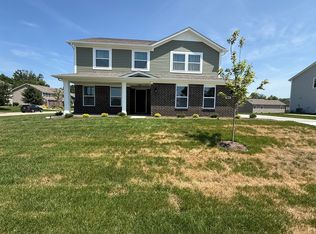 7064 Winter Crest Dr, Columbus, IN 47201