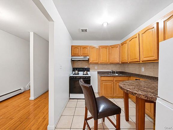 4th image of 2050 Arthur Avenue