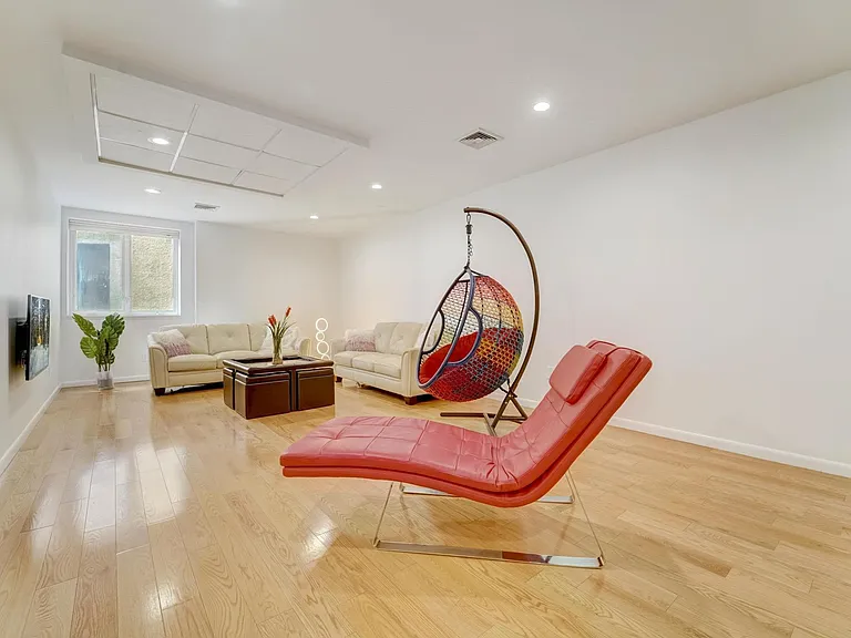 75 Liberty Ave #D30 — Photo 8