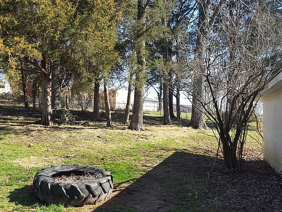 4th image of 105 Cedar Dr