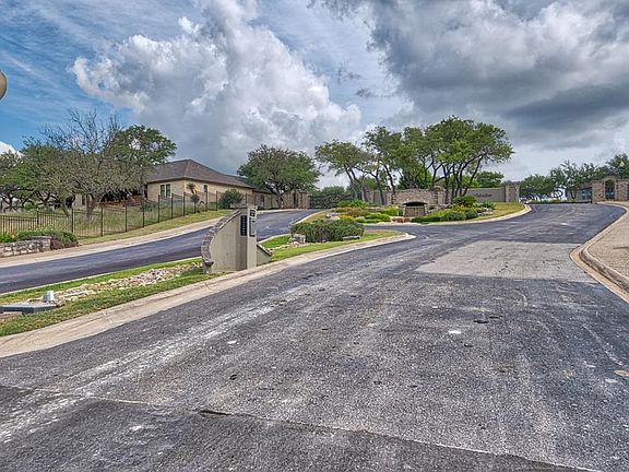 5th image of 1909 Chateau Ln