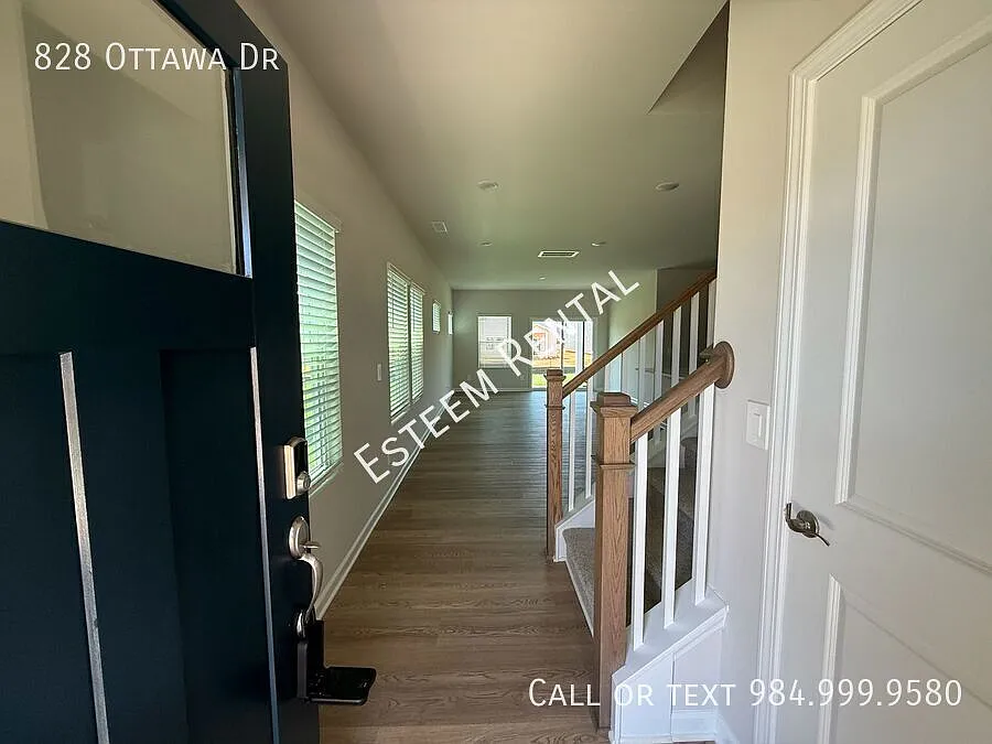 4 bed, 2100 sqft, $2,295 — Photo 3