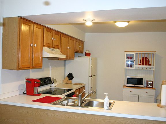 4th image of 4614 E Euclid Ave #1D