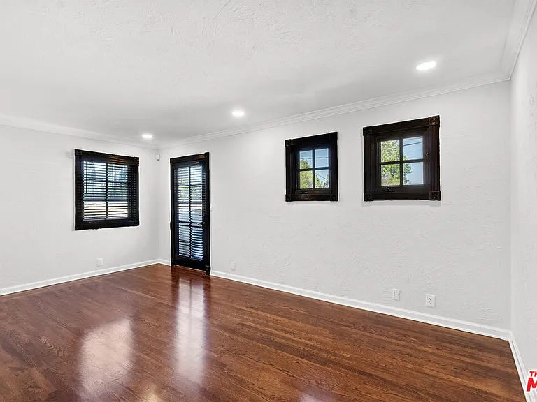 1118 Cardiff Ave #7 — Photo 6